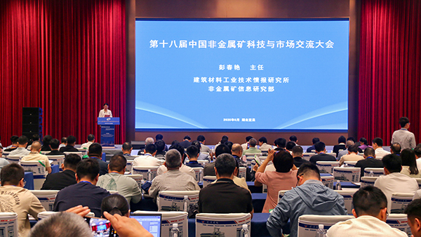 從石墨到石英，頂立科技裝備領航非金屬礦物材料制備新方向 (1).jpg